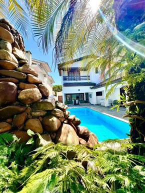 Casa luxuosa em Jd. Acapulco - Guarujá